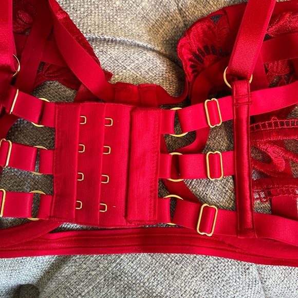 VS Luxe Banded Balconette Bra - Picture 11 of 14